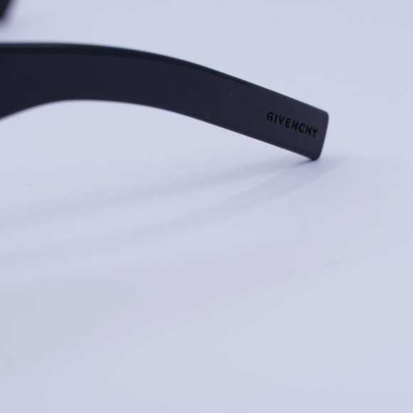 🕶️ New Givenchy GV40077I 01A Sunglasses - Shiny Black and Studs Frame - Picture 7 of 9